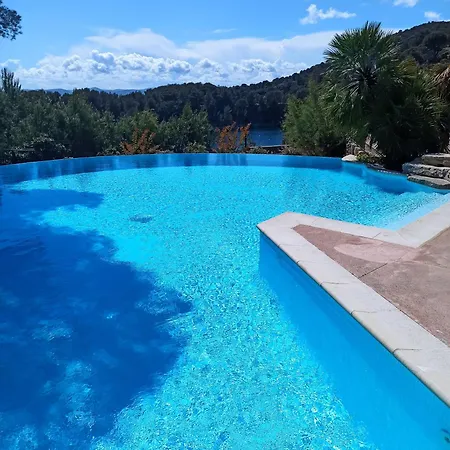 Apartamento Familial Avec Piscine, Proche Et