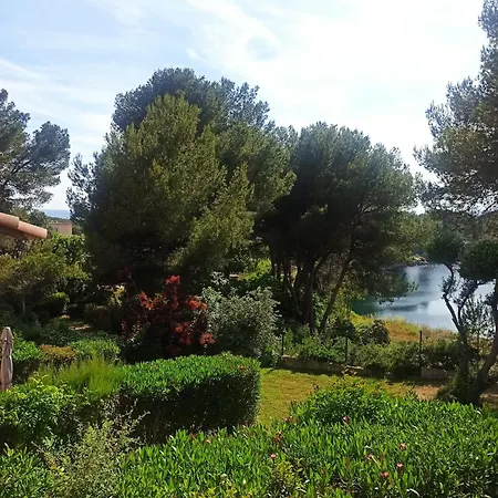 Apartment Lumineux, Proche Et Saint-Raphael (Var)