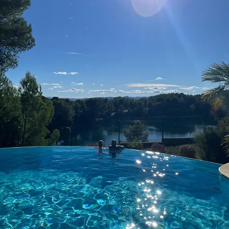 Familial Avec Piscine, Proche Et